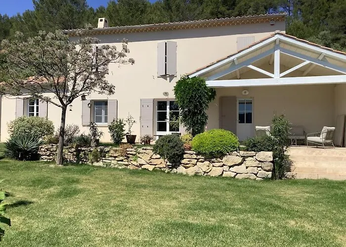 Perno Li Font Villa Contemporaine Avec Piscine