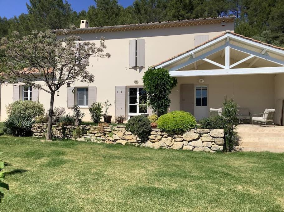 Perno Li Font Contemporaine Avec Piscine Villa