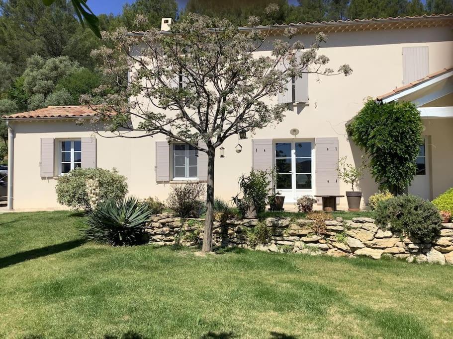 Perno Li Font Contemporaine Avec Piscine
