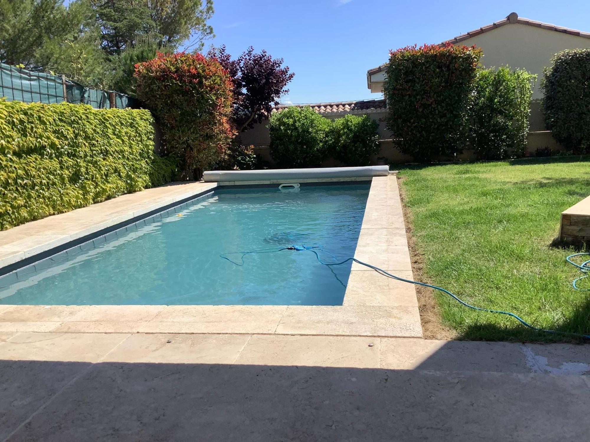 Perno Li Font Contemporaine Avec Piscine Pernes-les-Fontaines